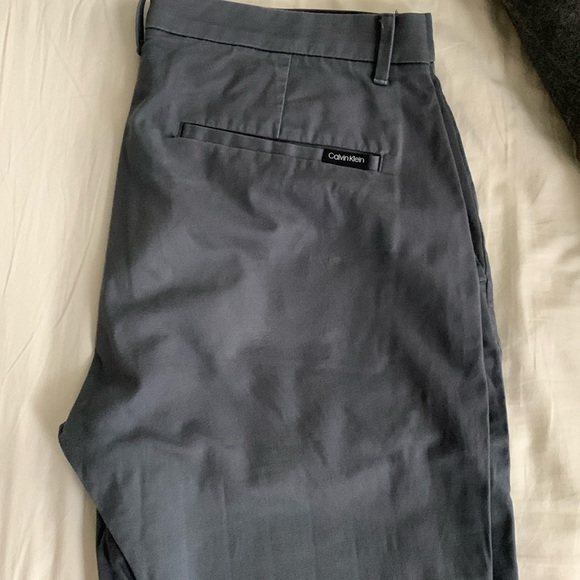 Calvin Klein men’s gray chino pants 30x32 - Picture 2 of 4